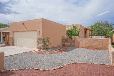 Image de Walk2Old Town, 2bd/1ba, Large Yard, Pet Friendly!