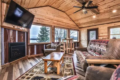 Image de Stunning Lakeside cabin on the Little St Germain Lake.