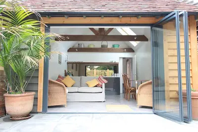 Image de Contemporary Restored Cottage in the Heart of Kentish Village