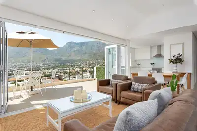 Image de Tranquil 2 Bed House with Table Mountain Views