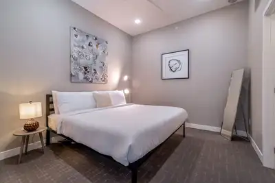 Image de Kasa | Des Moines | Classy 2bd/2ba Downtown Apartment