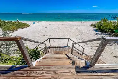 Image de Sprawling Private Beachfront - Sleeps 10, perfect for a family, 2 golf carts