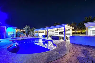 Scottsdalestays 9br-6ba-Multimillion Estate-Heated Pool-Spa-Pickleball-Putting.