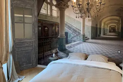 Image de Appartement artistique à Pau avec vue sur le centre et sur le château