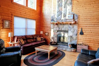 Image de Cozy Lakeside Retreat with Stunning Sunset View! \n