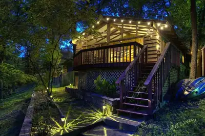 Image de Grand Lakeside Escape with Double Decker Dock!