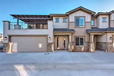 Image de Luxurious Poolside Villa *Sparkling Clean, Speedy Wireless, Resort Pool, Zion.