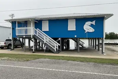 Image de Prime spot located on the water, Luxury living Bayou front living at its finest.