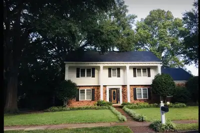 Image de Large Very Quiet 5 Br, 2. 5 Bath, 8 beds with King Next to Germantown