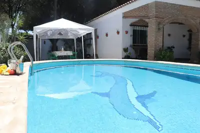 Image de Villa Montura, avec piscine. Près de la plage de la Barrosa