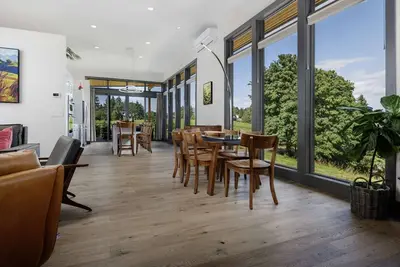 Image de Modern Custom Vineyard Cottage, Epic Views, Huge Decks, Bbq, Ping Pong, Ev Charger, Walk to Wineries