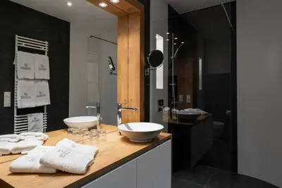 Image de Suite Stable - Courtyard Suites Property Id 123476