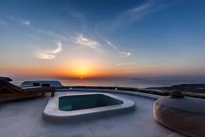 Image de Villa de luxe a Santorin | Villa Vinea | 3 chambres | Jacuzzi exterieur | Fira