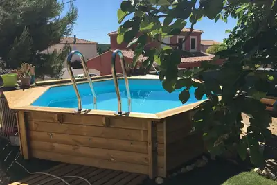 Image de Charmant haut de Villa avec jardin, terrasse et piscine privée. Vue mer.