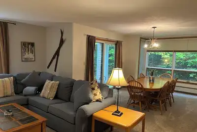 Image de Cozy Ski Condo right on Mt Snow