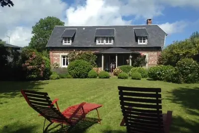 Image de Villa bord de mer, avec grand jardin et plages à proximité/House near the sea with big garden