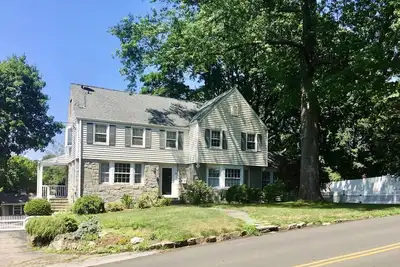 Image de Charming 3 Bd/2. 5 Ba with Fenced Yard and Solarium, 2 Mi to Calf Pasture Beach!