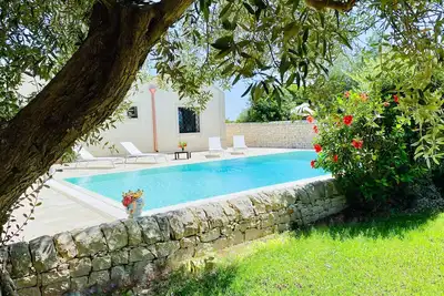 Image de Fabulous estate with private pool surrounded by nature