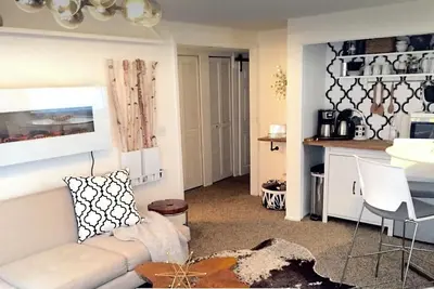 Cherry Creek Chic Retreat🍒