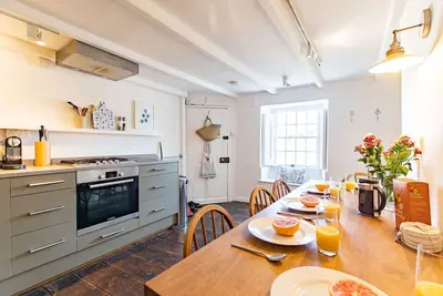 Image de Artist Cottage, Downalong - Sleeps 6 - Dog Friendly - Parking