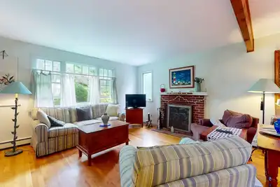 Image de Cozy single-floor home w/beautiful gardens, outdoor shower, & seasonal patio