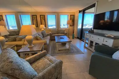 Image de Sunset Jetty View! Enjoy 1 Free Beach Chair Set Up & Umbrella Each Day