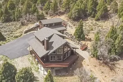 Image de Private Luxury Cabin on 5 Acres, 4bd 2. 5ba perfect base camp to N. Parks!