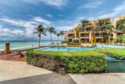 Image de Apartment with ocean views, one block from Fifth Avenue