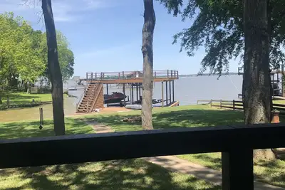 Image de Great House on Lake with Swimming, Fishing and Boating