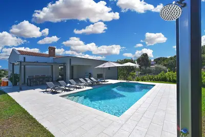 Image de Villa 2044/31814 (Istria - Pula), 900m from the beach