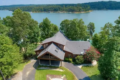 Image de Luxury Lakeside Retreat