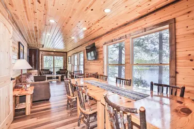 Image de Remodeled lakeside cabin on Little Saint Germain with large deck, private dock,