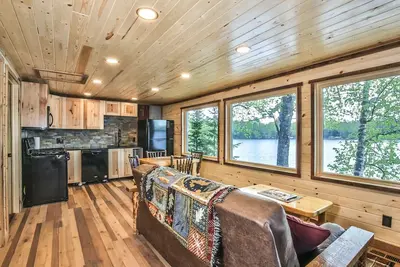 Image de Heavenly lakeside cottage with fireplace, personal dock, and sandy beach!