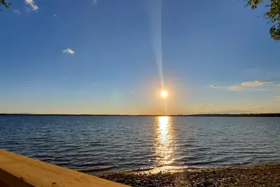 Image de Lake Champlain Waterfront: Amazing Sunsets, Private Beach, and Firepit