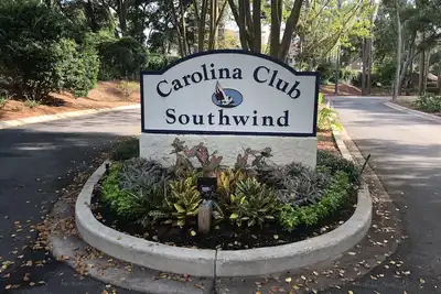 Image de Hilton Head Island villa located in private resort community.