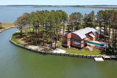 Image de Sunrise Shore | Waterfront Oyster Bay Home w/ Pool, Hot Tub, Panoramic Views & Modern Luxury