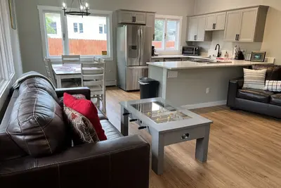 Image de 2bd/2ba Duplex – Sleeps 4–6, Direct Access to Coastal Trail & Westchester Lagoon