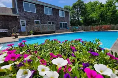 Image de Newly renovated Westhampton escape near beach