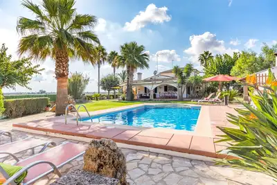 Villa de charme \"Finca Santa Eulalia Petit\" avec porche et piscine
