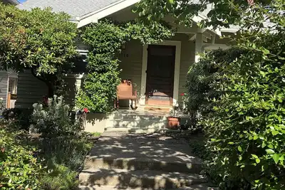 Bungalow in the heart of Nw Portland + add. unit (office and ceramic studio)