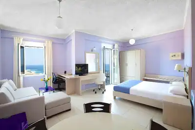 Image de One-bedroom apartment with Sea View and Balcony