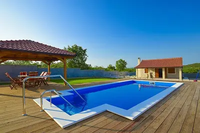 Image de Maison de vacances privée avec piscine privée, climatisation, bain à remous, Wifi, Tv, patio