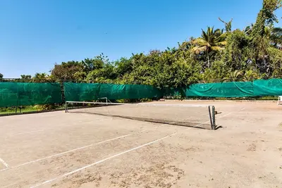 Image de 12bd guest-friendly complex, pool, tennis/basket/soccer, near beach/shops/bars