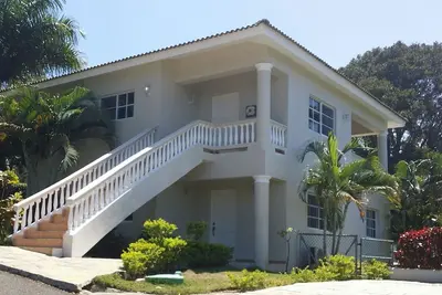 Image de 8bd guest-friendly complex with pool and sports courts, near everything in Sosua