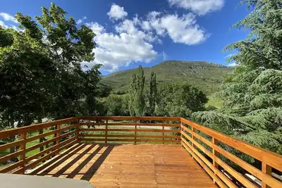 Image de Maison avec belle terrasse et grand jardin pour 7 personnes. Nature et calme.
