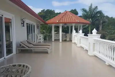 Image de Guest-Friendly Oceanfront Party Villa in Central Sosua!