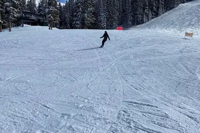 Image de President's Ski Week Available Extra large 2 bedroom 3 bath Ski-in-out