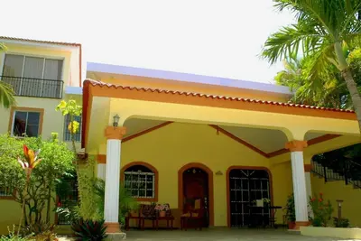 Image de 6bd Guest-friendly Villa in central Sosua, pool\/jacuzzi, Ac\/cable Tv\/Internet