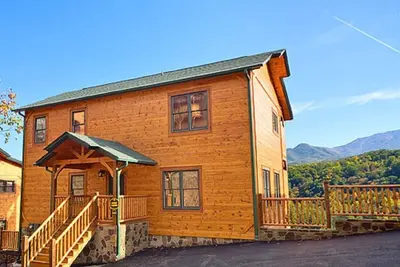 Image de Massive 5 Bed 5 Bath Cabin With Theater In Gatlinburg Falls- Views! Fun!