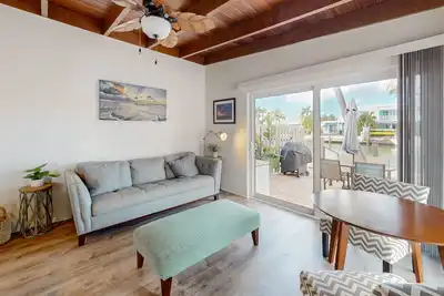 Image de Beachy getaway with pool, water views, furnished patio, & dock access